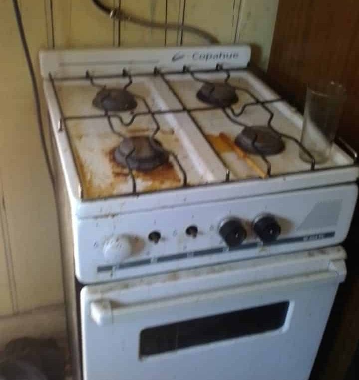 Estaba calentando cera en una hornalla, provocó un incendio y tuvieron que trasladarla al hospital