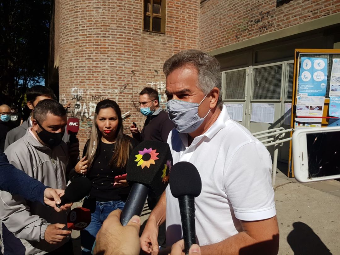 Votó Héctor Gay: “Lo de septiembre fue una gran encuesta. Hoy tengo menos incertidumbre”