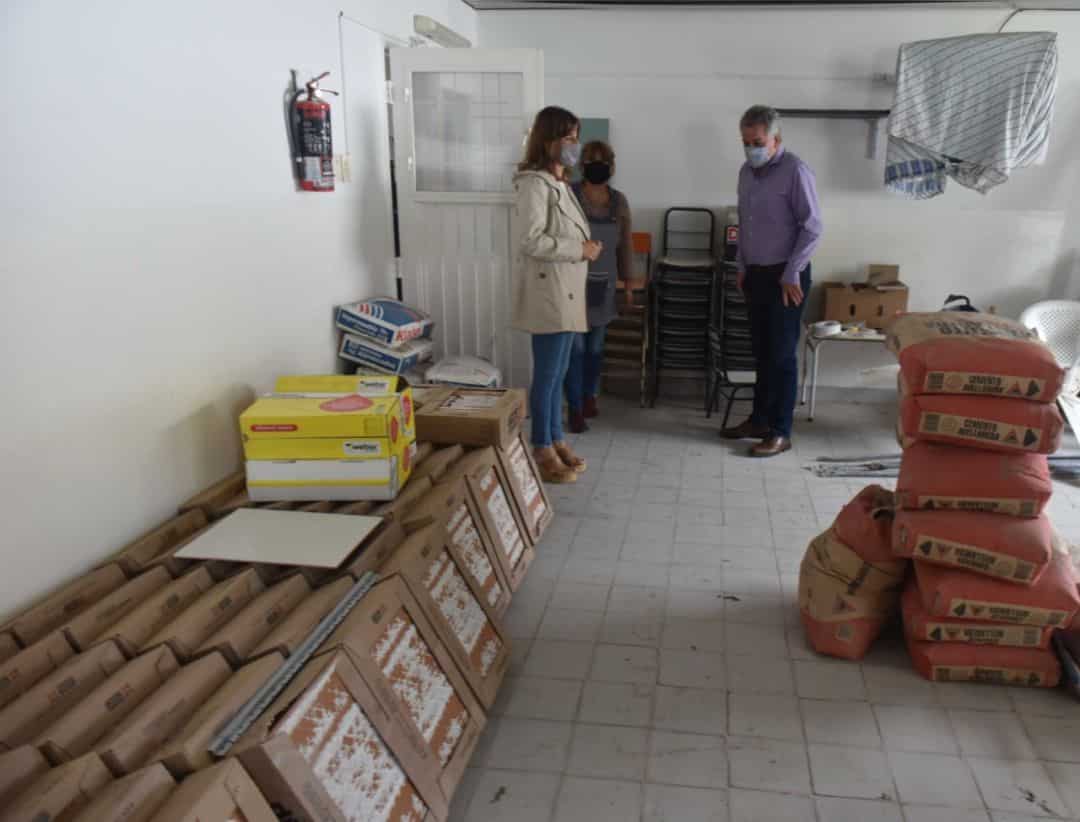 El intendente recorrió la obra de ampliación y refacción del Jardín de Infantes 945