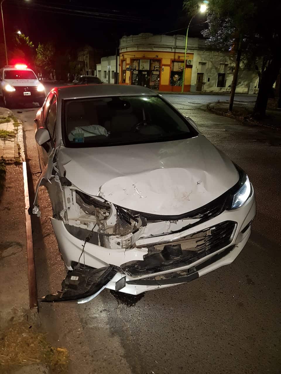 Alcoholizado chocó contra un auto