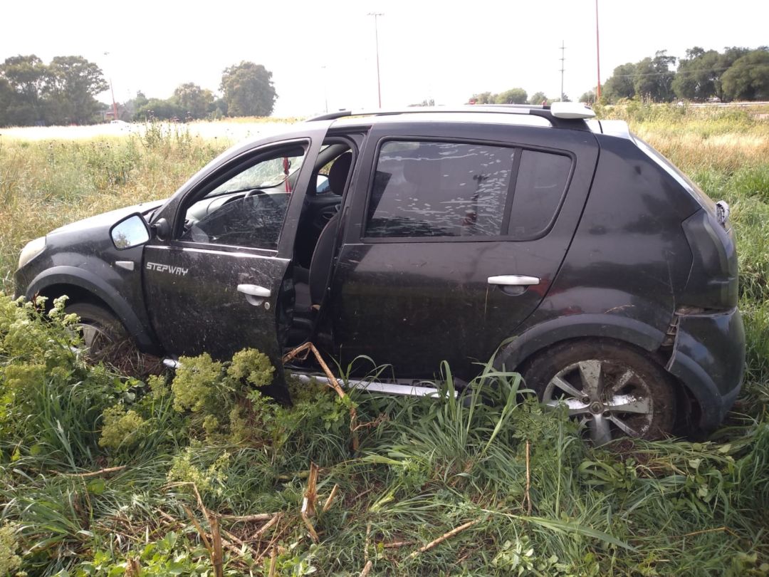 Iba borracha y se accidentó en la rotonda de Grünbein