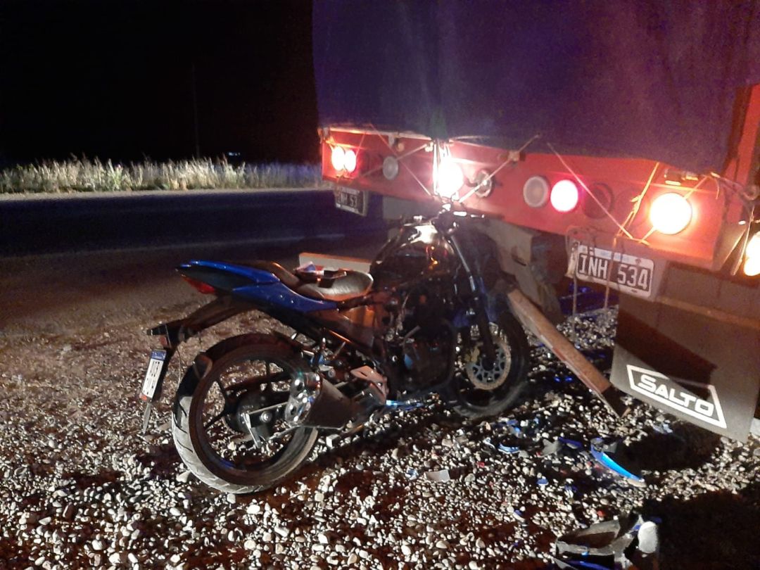 Un joven murió tras chocar contra un camión