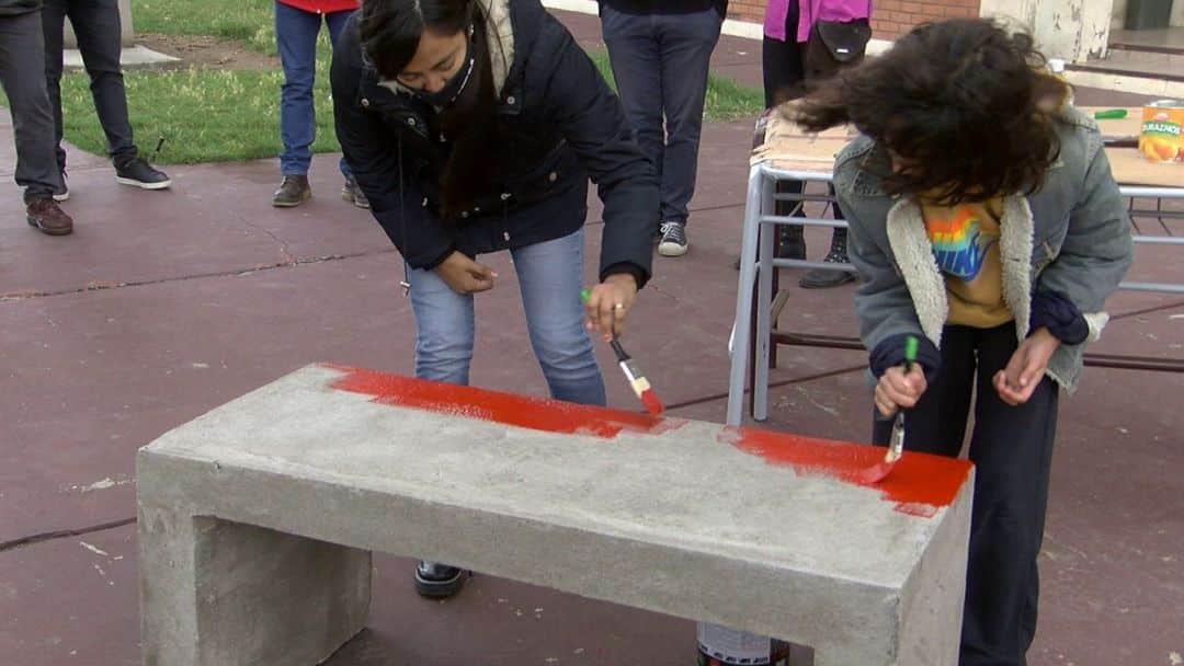 Inaugurarán un banco rojo en la UTN en conmemoración de la lucha contra la violencia de género