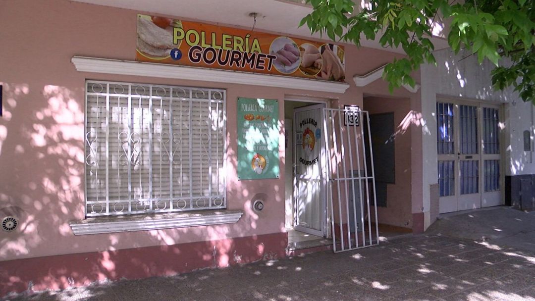 Delincuentes ingresaron a su comercio y se robaron un cajón de pollos