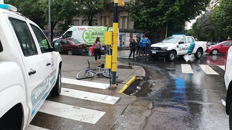 Un delivery fue embestido en pleno centro