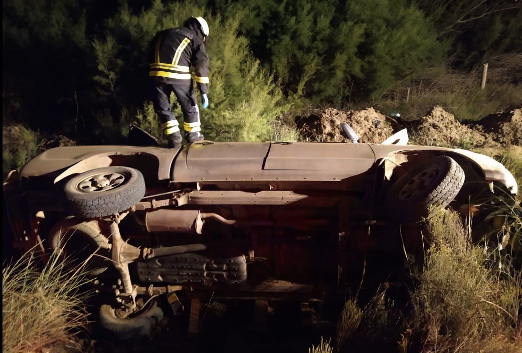 Otra alcoholemia positiva: volcó una camioneta
