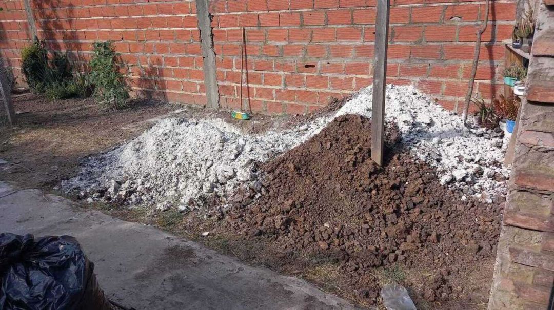 Horror en Berazategui: una mujer mató a su marido y lo enterró en el patio de su casa