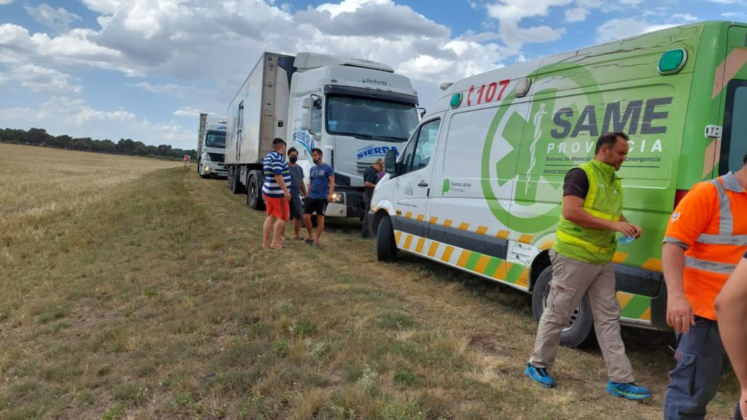 Discutió con su pareja y se arrojó del camión en movimiento