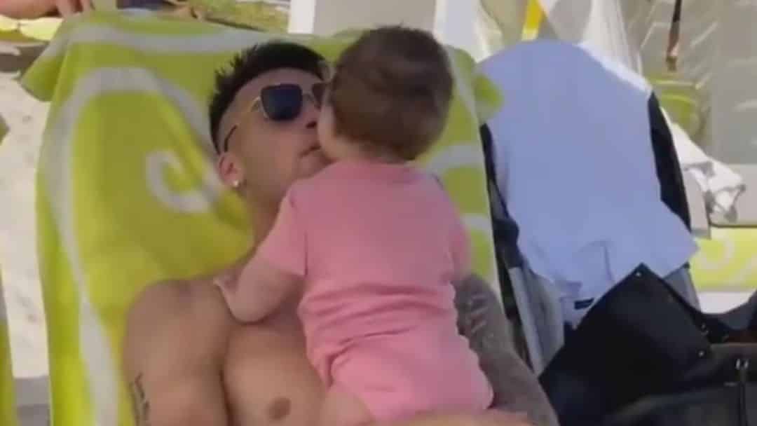 El tierno momento del bahiense Lautaro Martínez junto a su hija Nina en Dubai