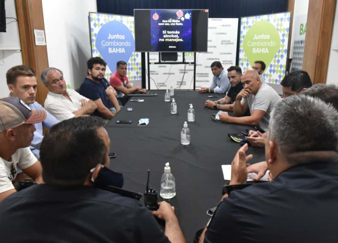 Reunión de autoridades municipales y policiales para coordinar operativos durante Navidad