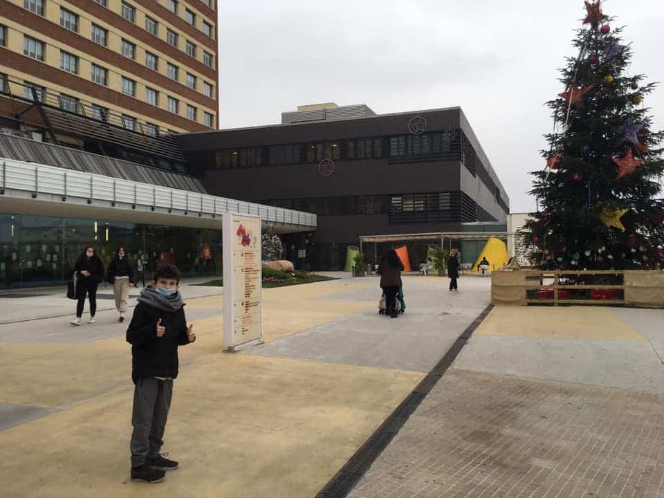 “Súper T” visitó el hospital donde iniciará su tratamiento contra el cáncer
