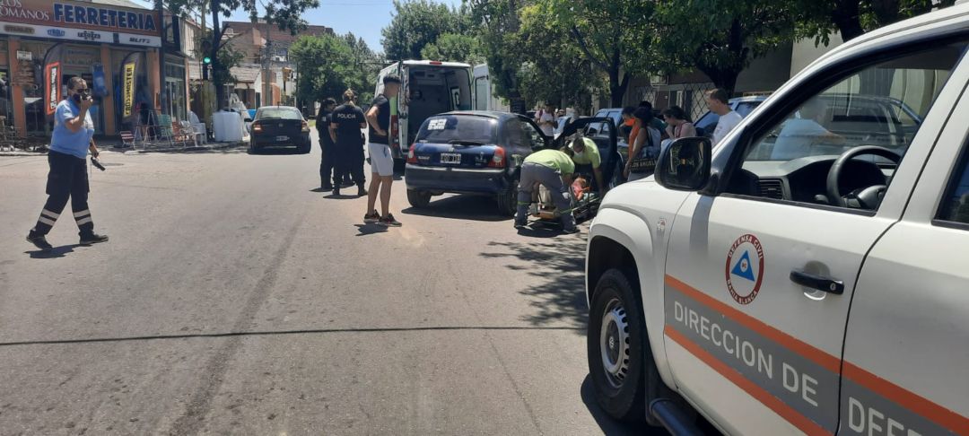 Dos mujeres heridas tras un choque y vuelco