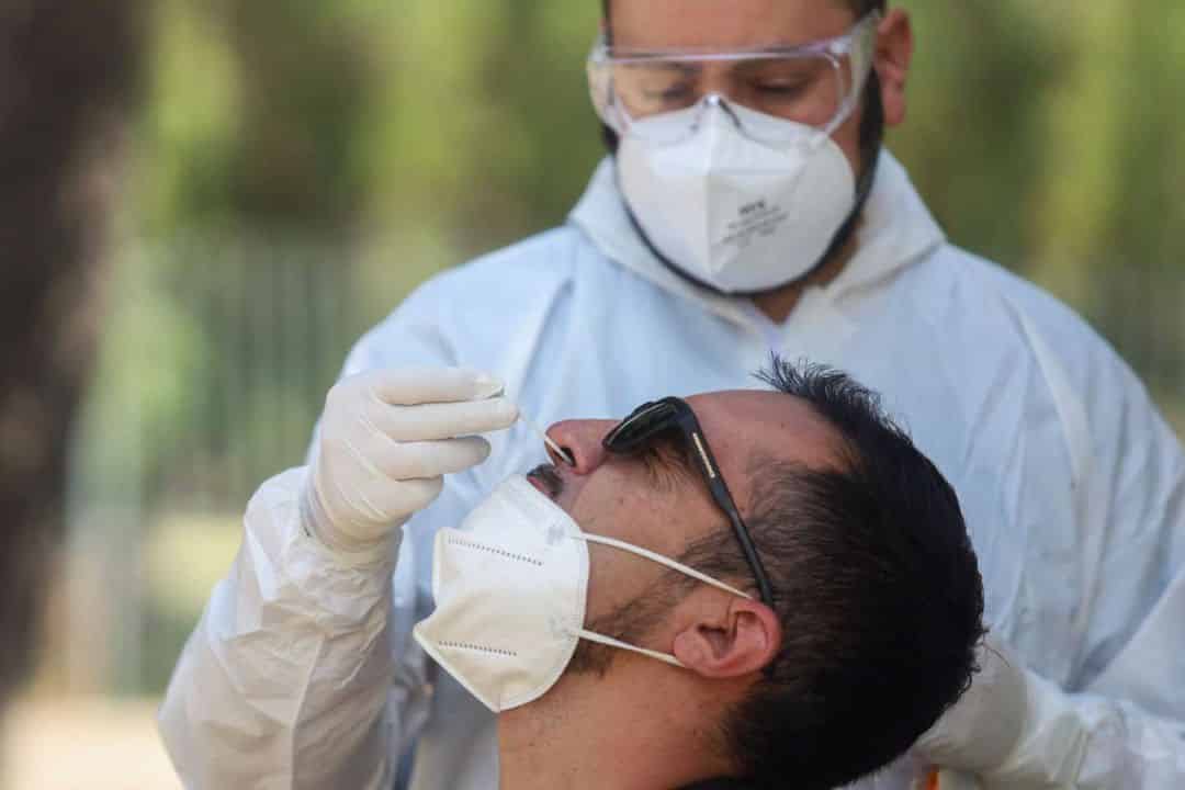 Mendoza: un enfermero fue detenido por truchar más de 800 test de Covid-19