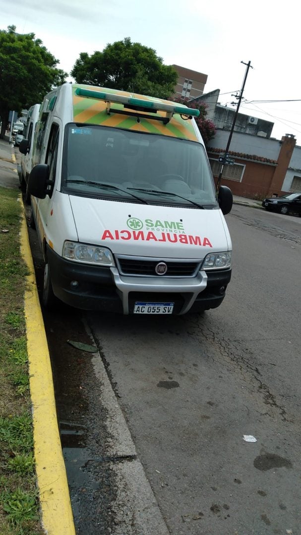 Encontró a su hijo apuñalado y desangrándose en la cama