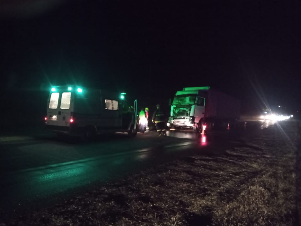 Chocaron dos camiones en la ruta 51