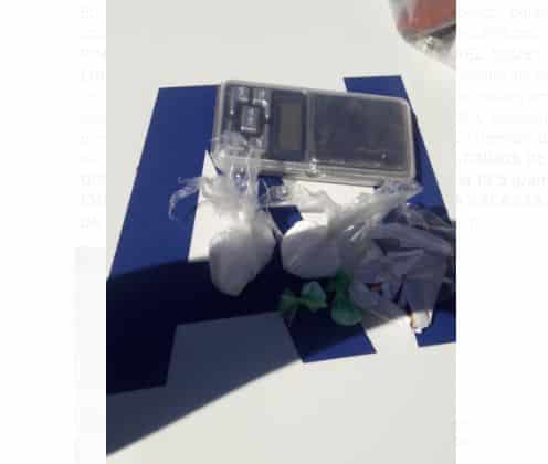 3 jovenes detenidos por llevar envoltorios de cocaína