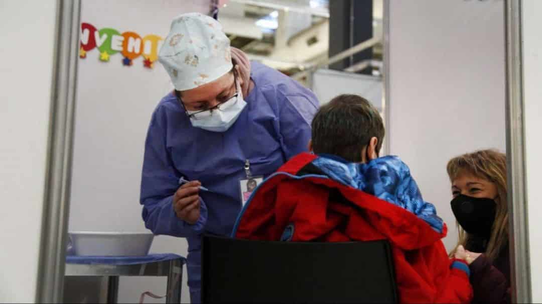 El Gobierno aprobó la aplicación de dosis de refuerzo para los adolescentes de entre 12 a 17 años