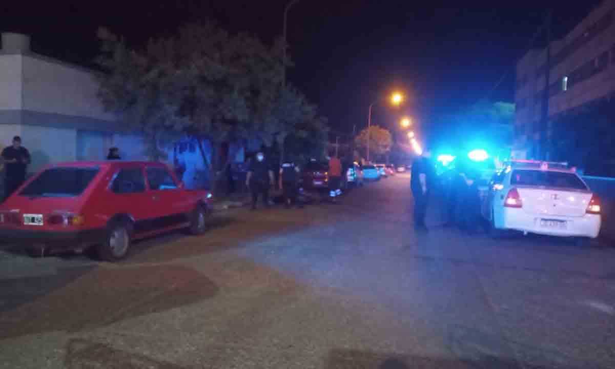 Huía de la policía y atropelló a dos mujeres
