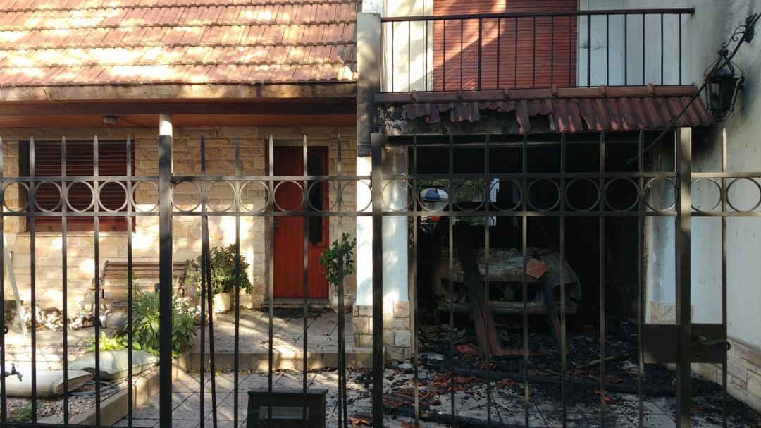 Tras un incendio, rescatan a una abuela que quedó atrapada en el departamento