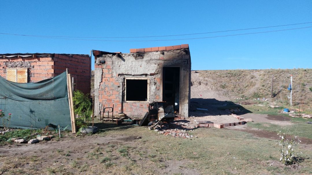 Una familia perdió su casa en un incendio y ahora necesita ayuda