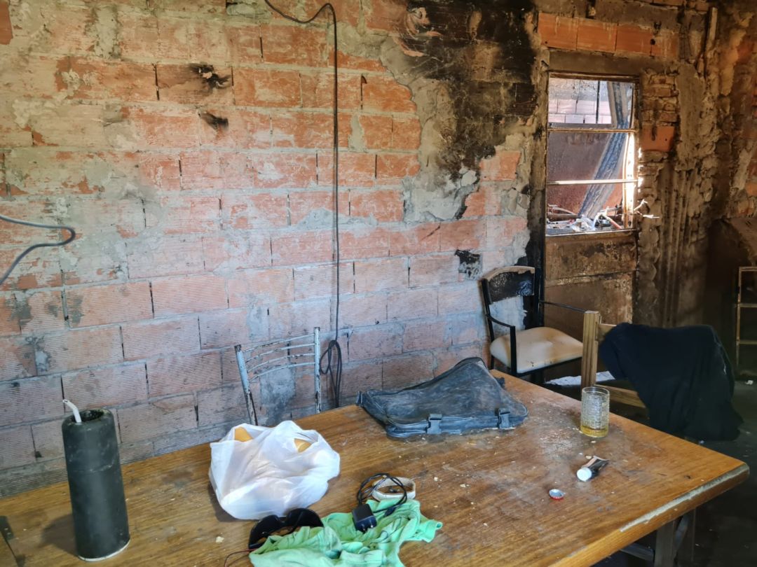 Un hombre perdió su vivienda y un auto tras un feroz incendio y ahora necesita ayuda