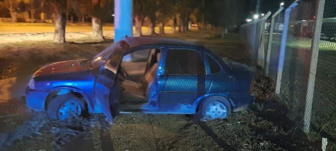 Chocó contra una columna y se negó al control de alcoholemia