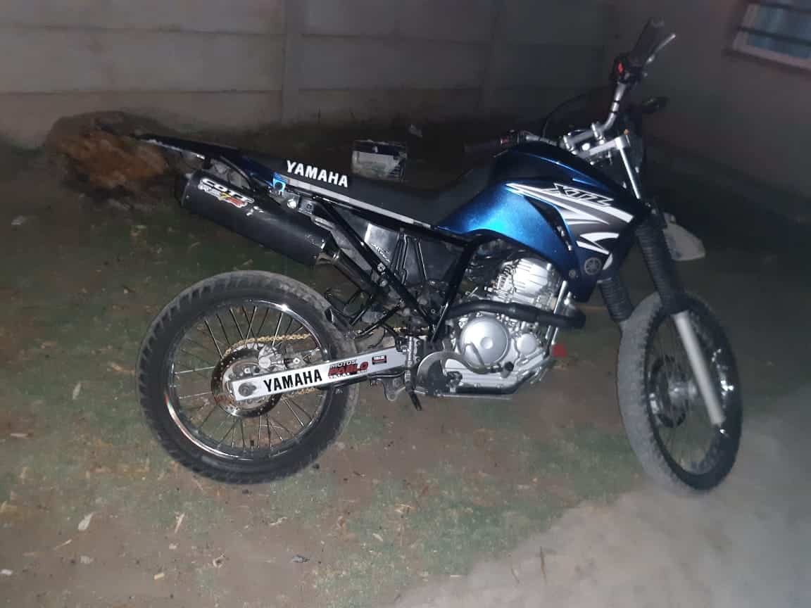 Dos heridos tras caer de una moto