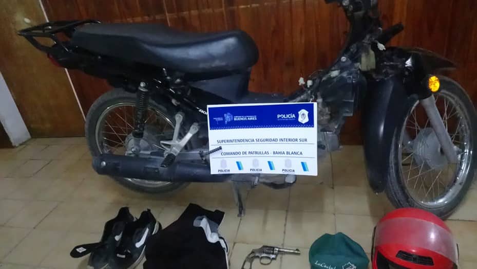 Tras un intento de robo y persecución, detuvieron a dos motochorros