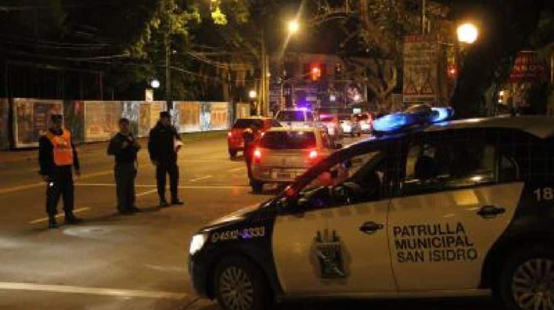 San Isidro: 4 presos chilenos se fugaron de una comisaría y hay un pedido de captura internacional