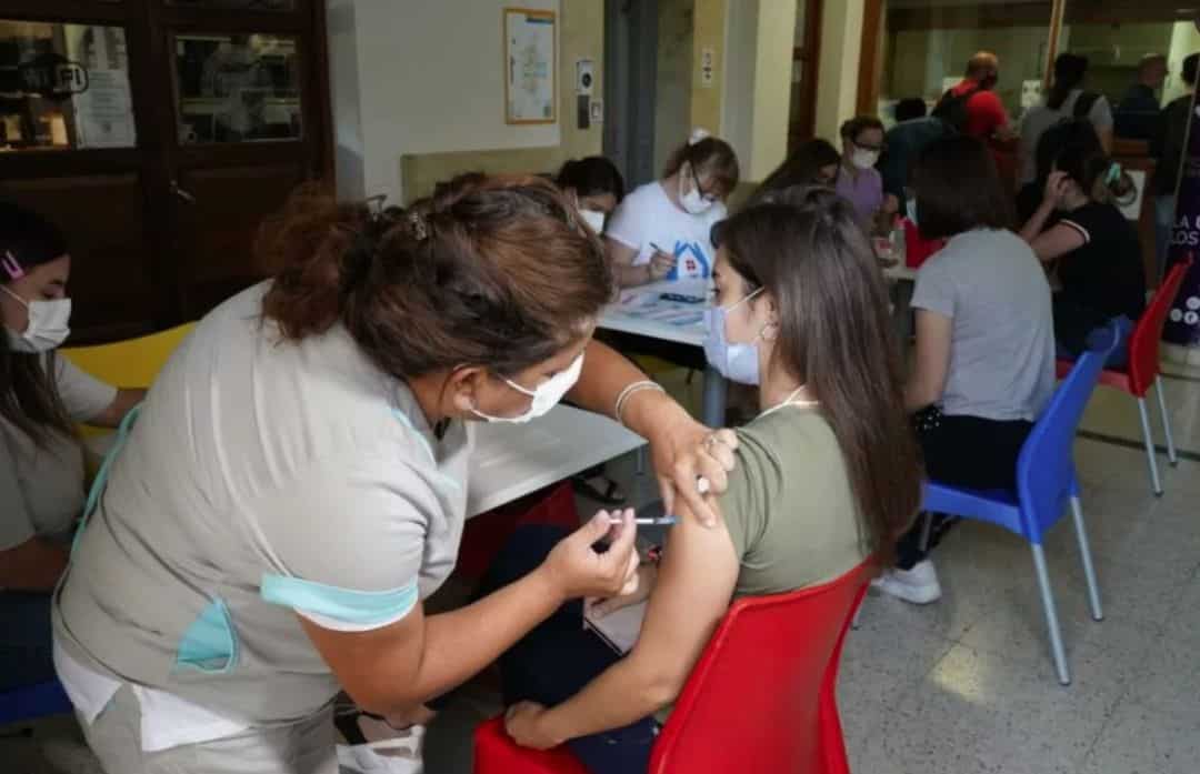 Vacunación en las escuelas: siguen los operativos para completar el esquema primario
