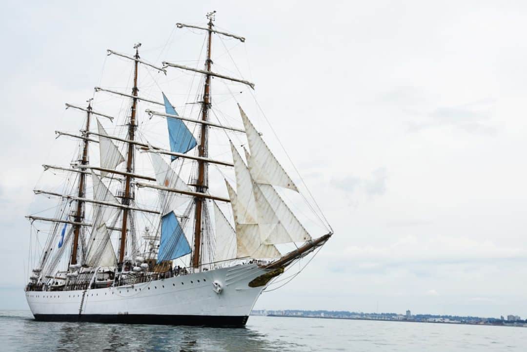 Con la Fragata Libertad, la regata “Velas de latinoamérica” llega a Mar del Plata