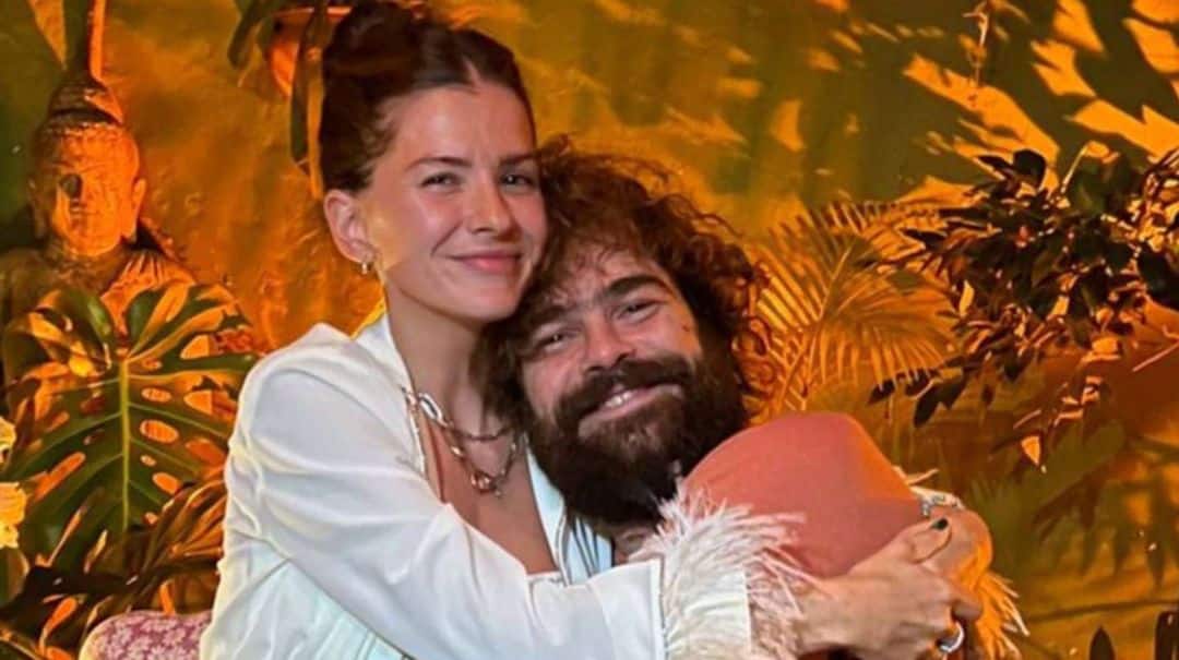 Peter Lanzani fue al cumpleaños de la China Suárez y se convirtió en tendencia por su look
