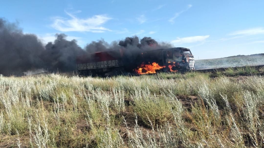 Se incendió un camión sobre la ruta 3