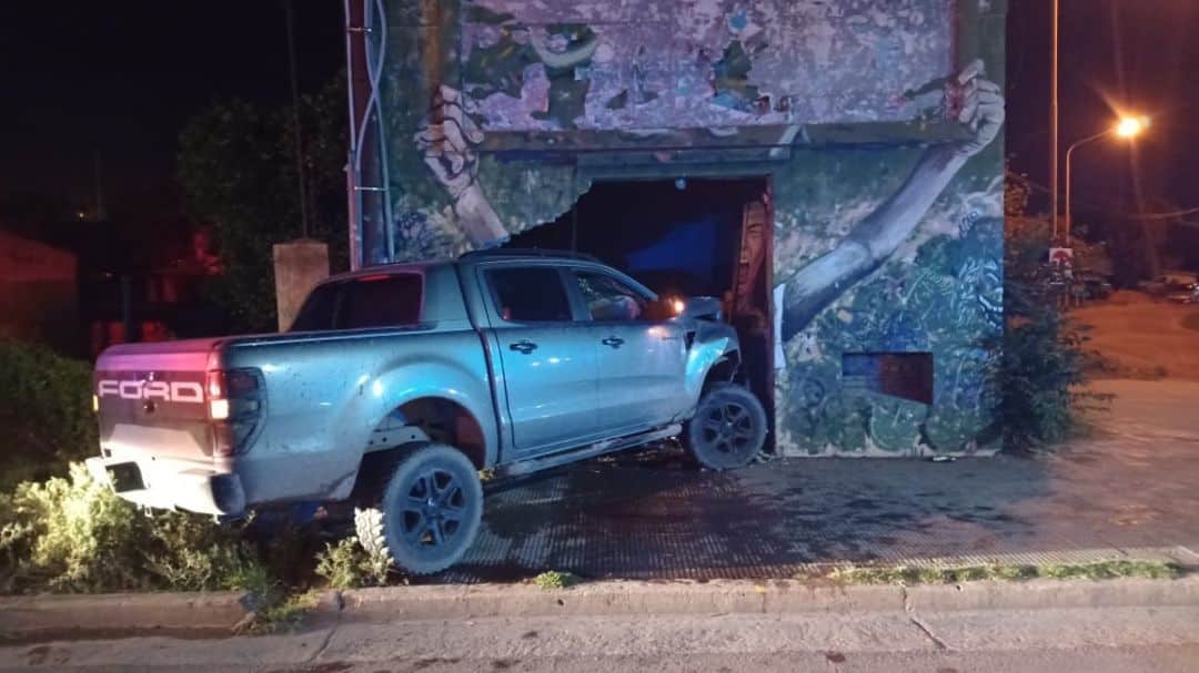 Alcoholizado chocó contra una subestación de la empresa EDES
