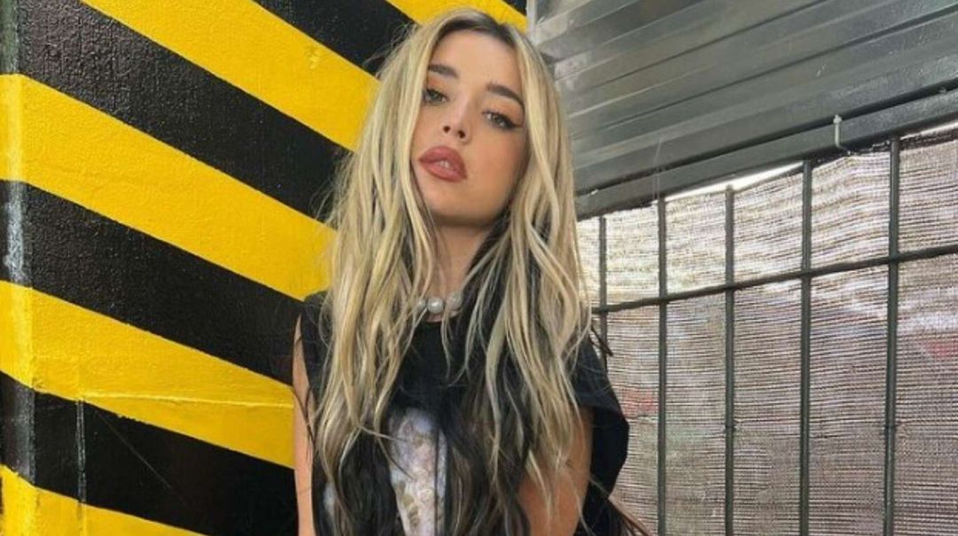 Quién es Lola Índigo, la cantante española a la que vinculan con Lali Espósito
