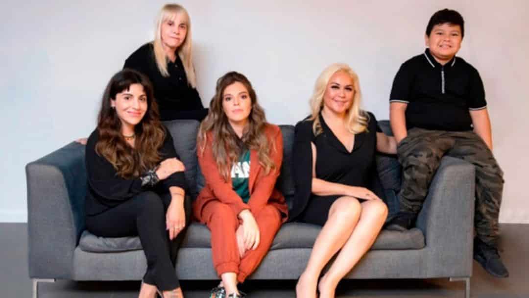 La primera foto de Gianinna, Dalma, Dieguito Fernando Maradona, Claudia y Verónica Ojeda juntos pidiendo Justicia por Diego: “Queremos la verdad”