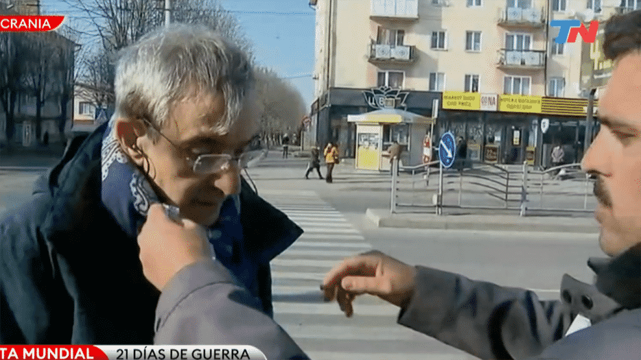 Nelson Castro transmitía en vivo cuando fue abordado por el ejército ucraniano tras ser denunciado