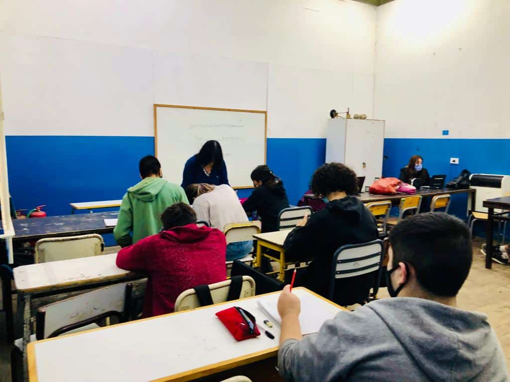 Extenderán la jornada de clases: una hora más por día