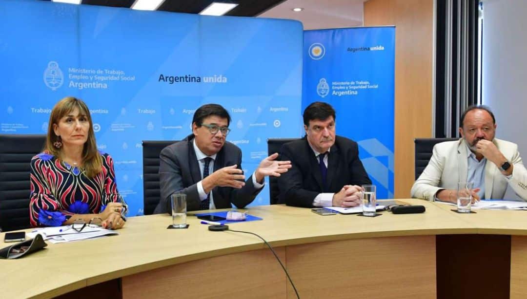 El salario mínimo aumentará 45% y llegará a $47.850 a fin de año