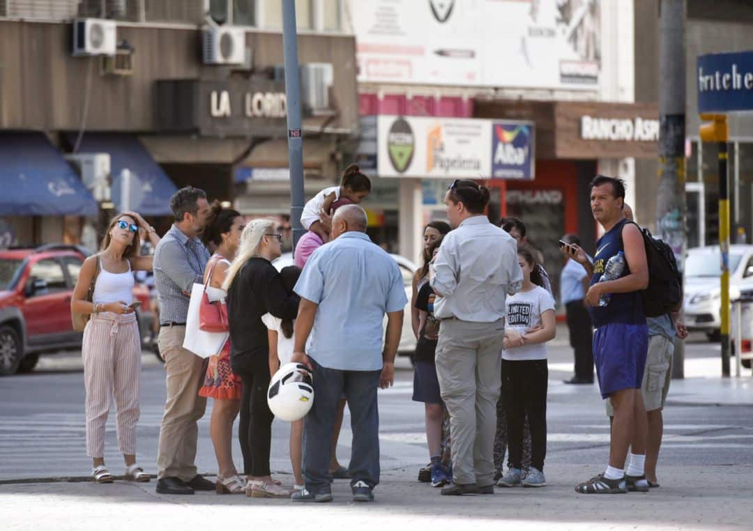 Qué pasará con los comercios en Bahía durante el feriado del viernes