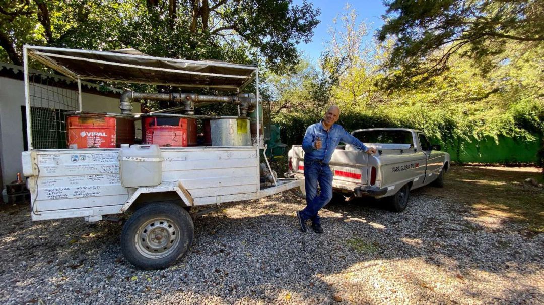 Como en Volver al Futuro: creó un vehículo que funciona con basura y recorrió parte de la Argentina