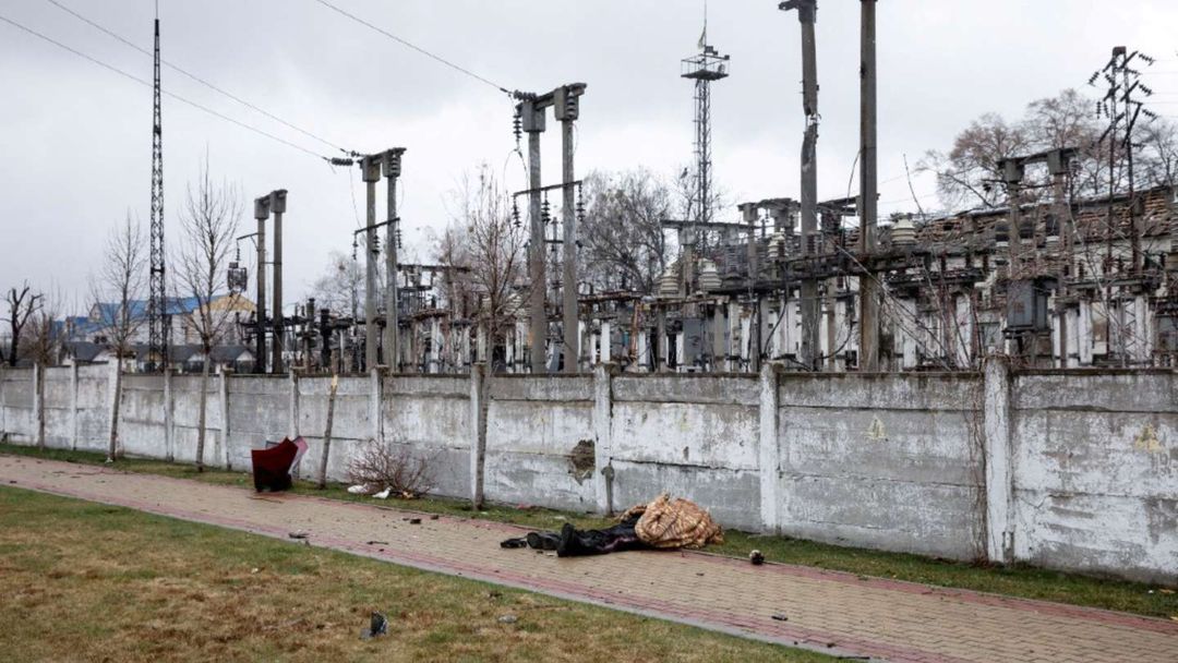 “Son carniceros”: la ira de Zelensky tras la aparición de cientos cadáveres en las afueras de Kiev