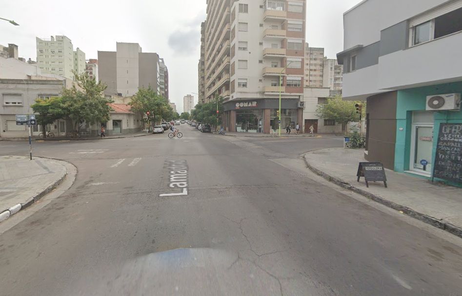 Utilizando un inhibidor de señal roban dinero y cheques a un cobrador