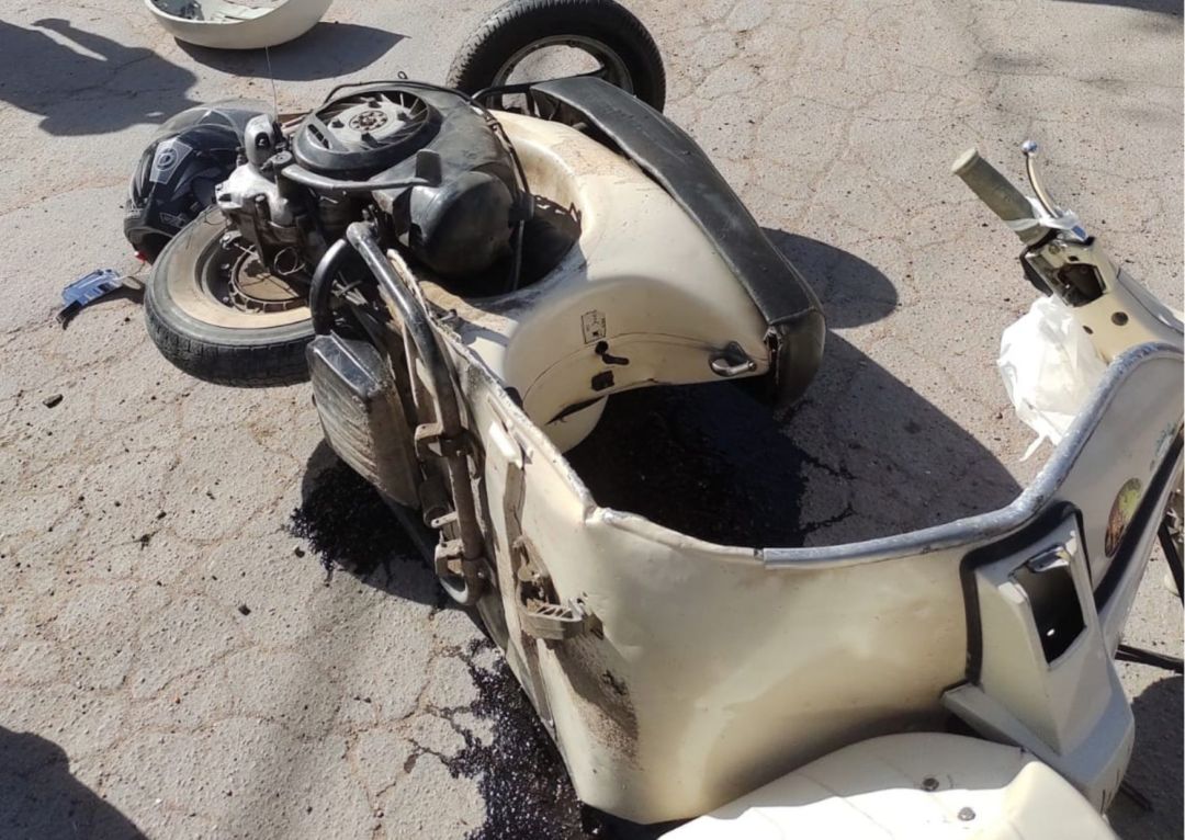 Chocaron contra un auto y terminaron en el hospital