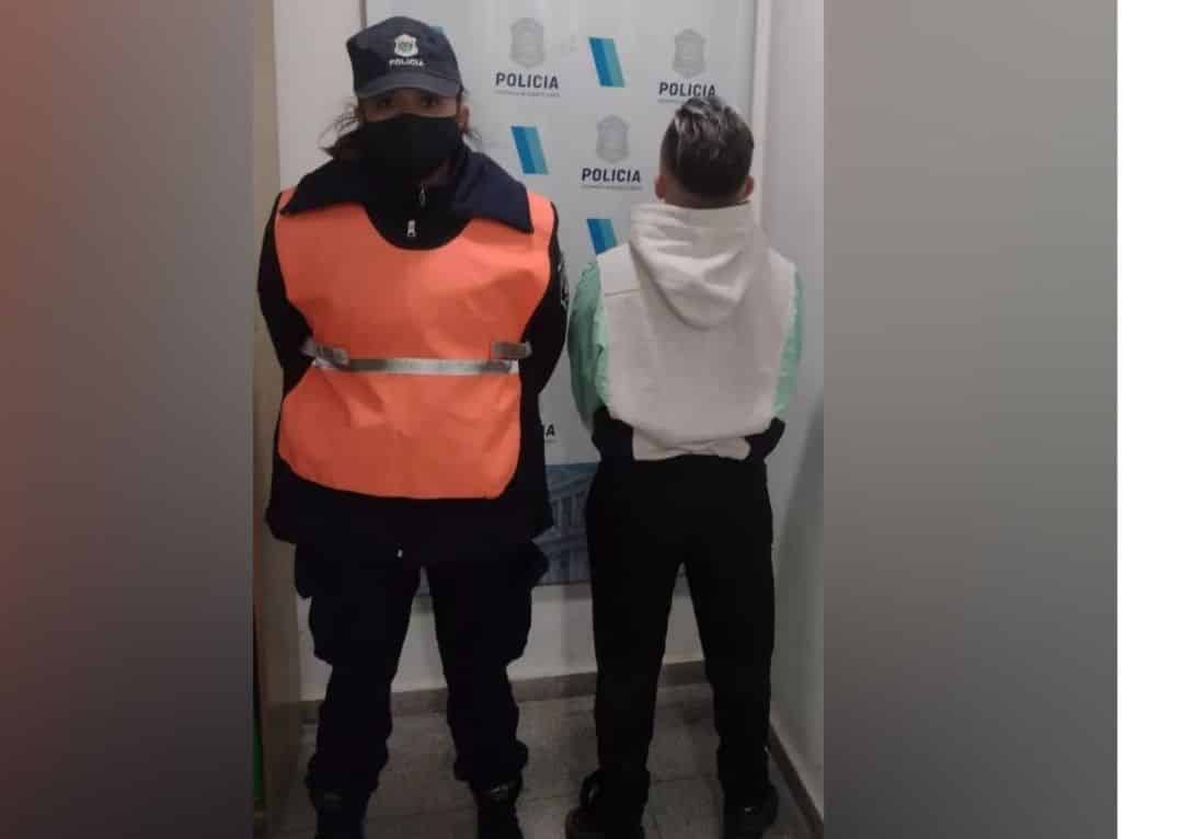 Golpeó a un remisero y quedó detenido