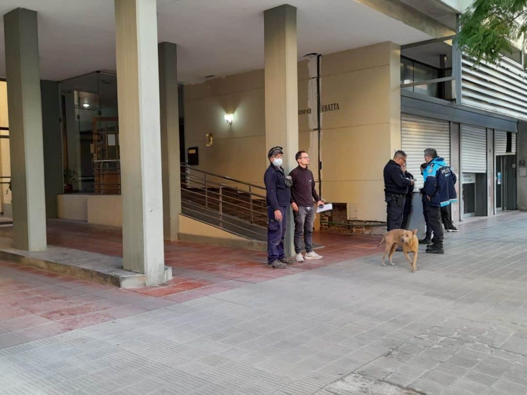 Reparando un ascensor recibió una descarga eléctrica