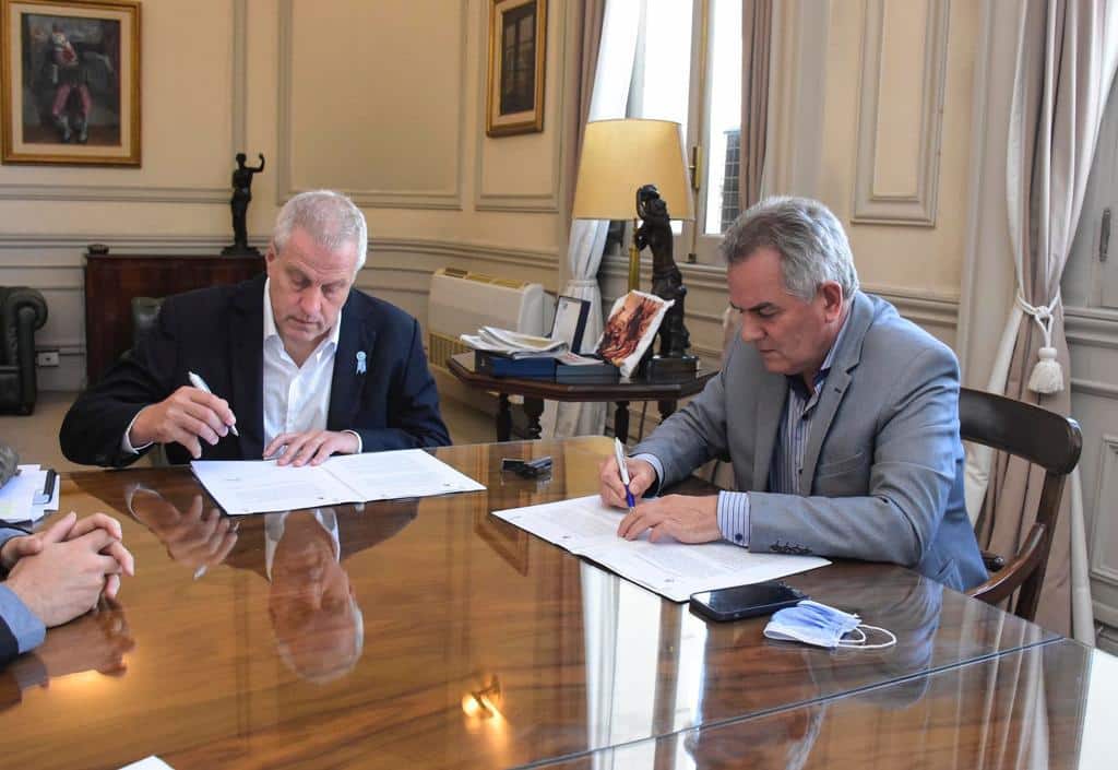 El intendente firmó un convenio para realizar obras de infraestructura escolar y crear un nuevo jardín de infantes