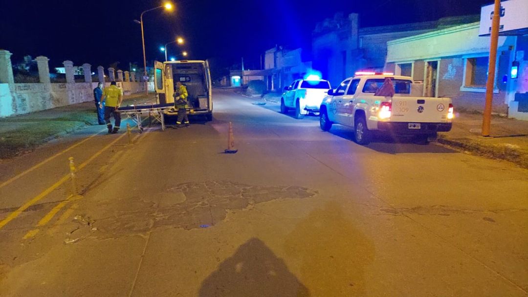 Una mujer cayó de su bicicleta y se quebró la clavícula