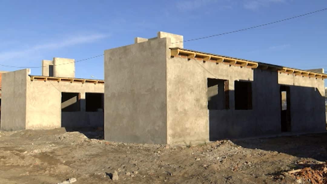 La construcción de viviendas que avanzan y muchas familias esperan desde 2005