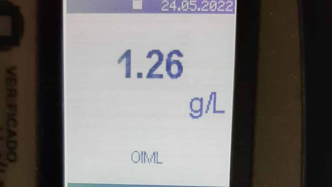 Un motociclista alcoholizado chocó contra un ciclista